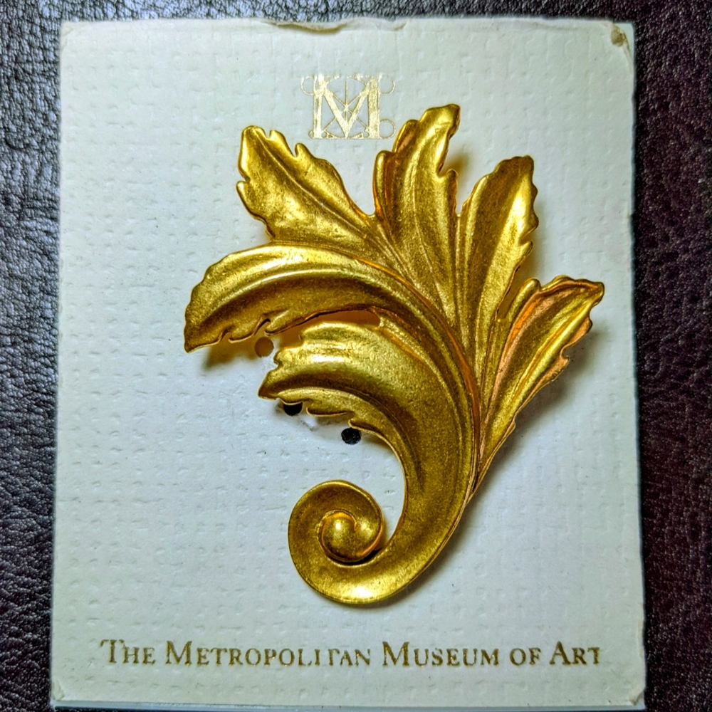 Metropolitan Museum of Art MMA vintage Acanthus Leaf Pin 24kt gold plate NWT NEW